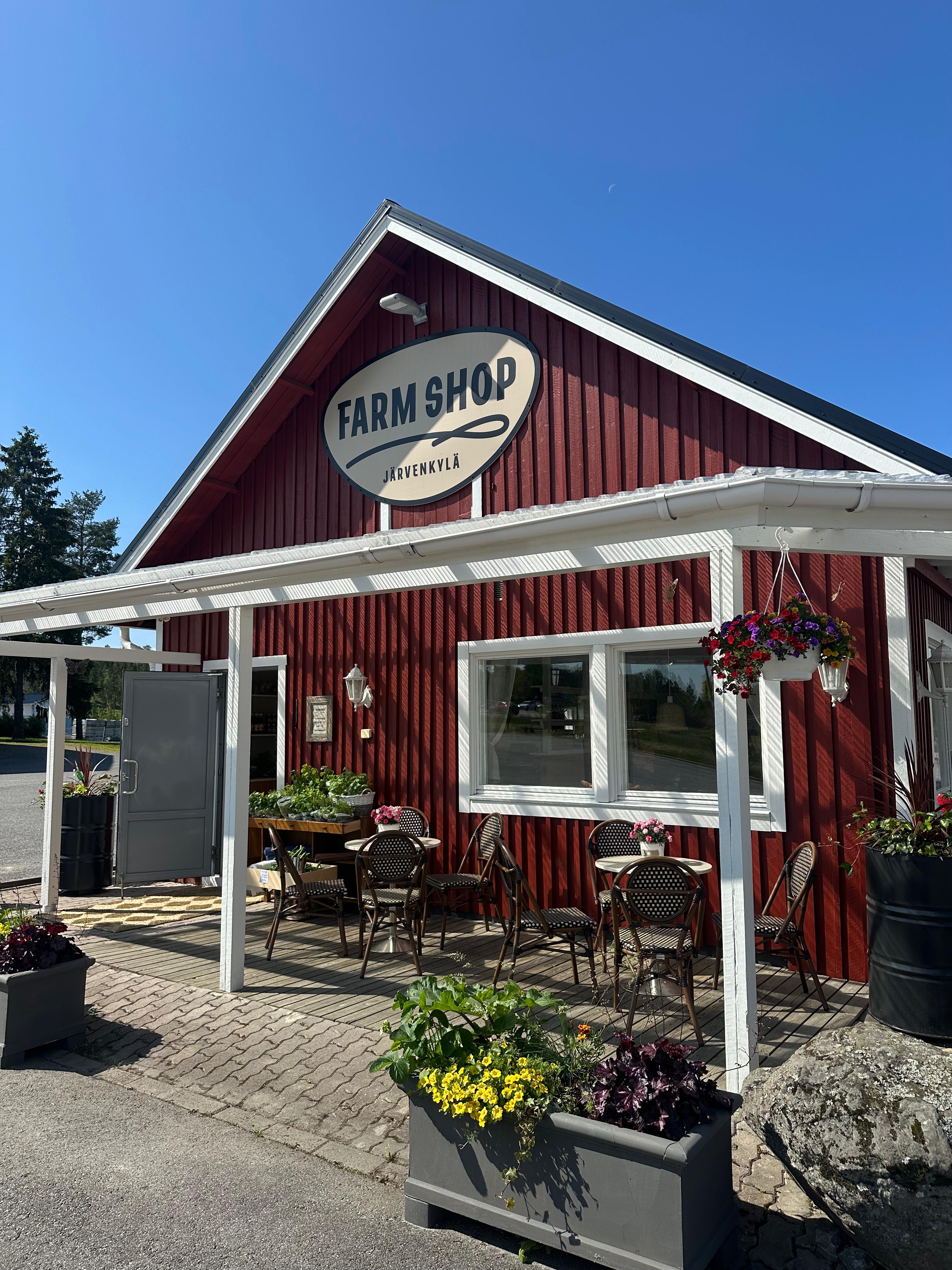 Farm Shop Järvenkylän etupiha Sauvossa
